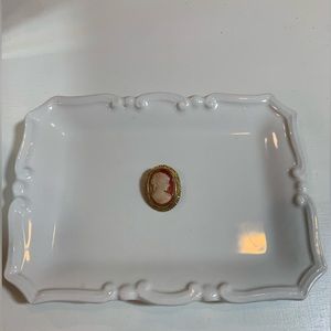 Vintage cameo pin